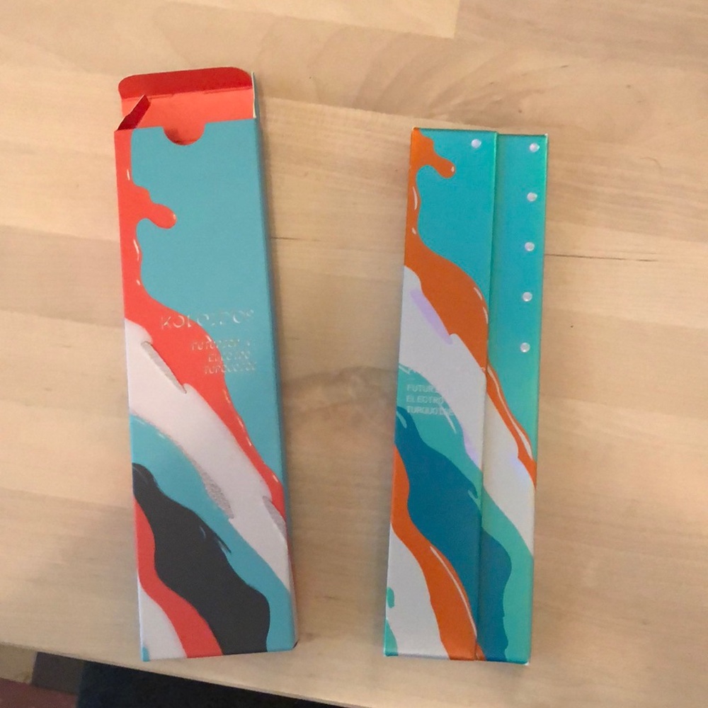 Kaleidos Futurism V: Electro-Turquoise palette.